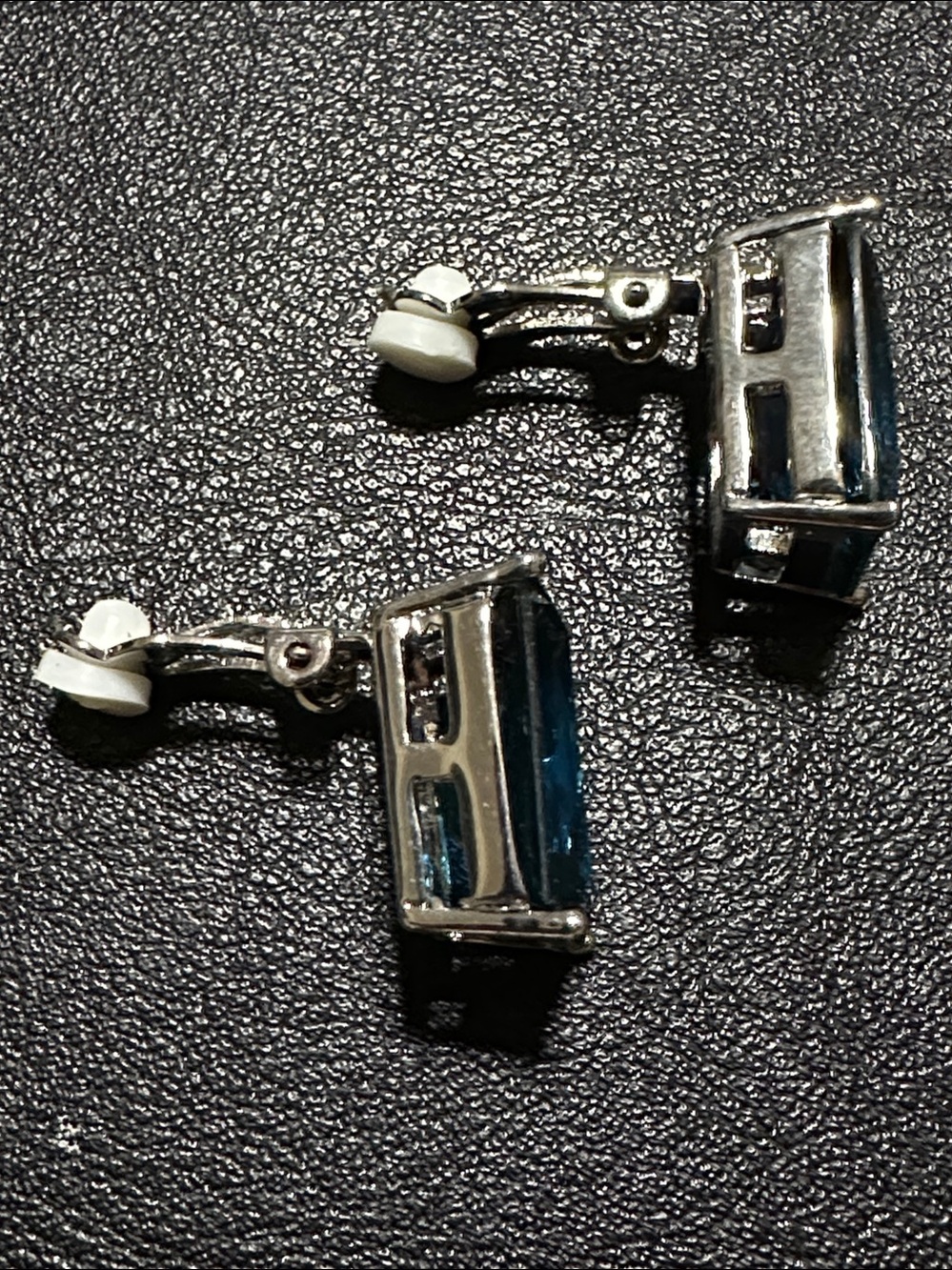 TAHARI Silver Tone Statement Blue Stone Clip On Earrings - Picture 7 of 16